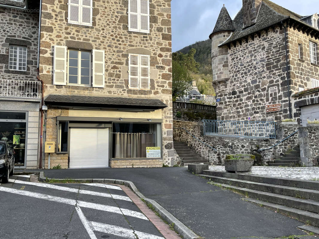 Commerce à VIC-SUR-CERE