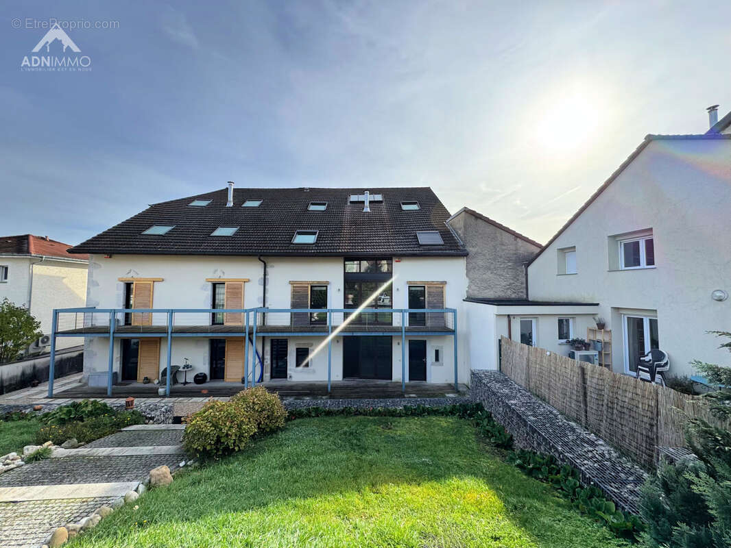 Maison à SAINT-GENIS-POUILLY