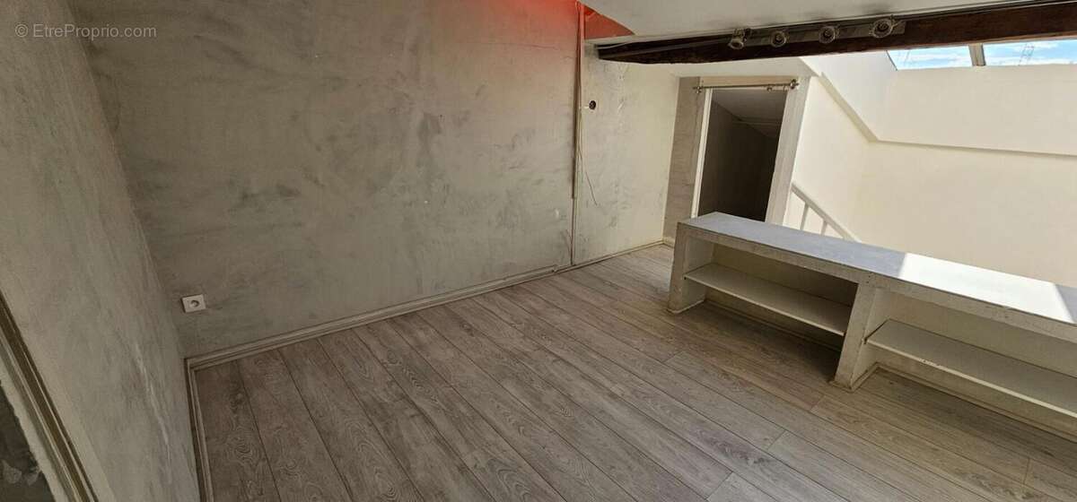 Duplex de caractère sous verrière zénithale - dernier étage - Perpignan La Réal - photo 8