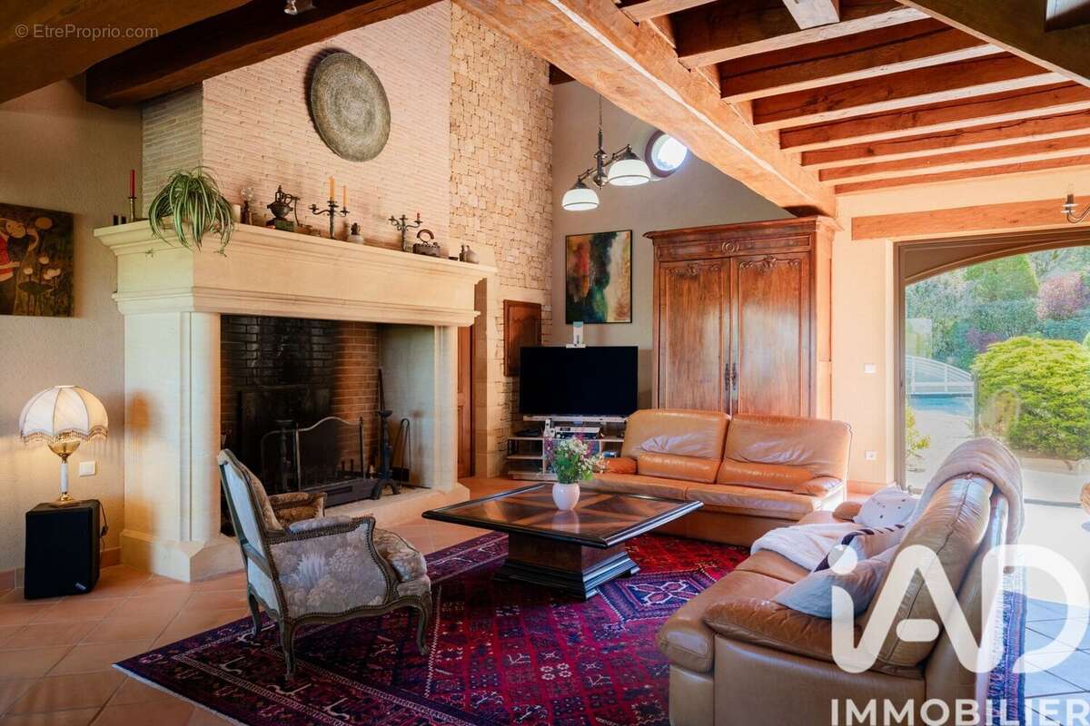 Maison 275 m² à Marcillac-Saint-Quentin  - photo 8