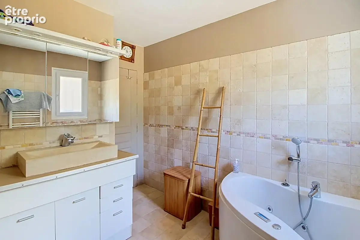 A vendre ! exclusivité a lorgues ! maison  5 pieces de plain-pied  de 88m² sur 1 250 m² de terrain - photo 6