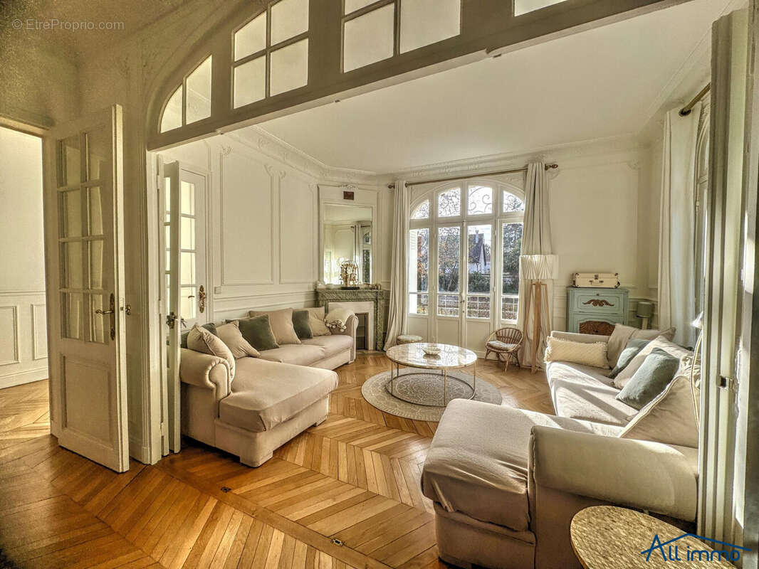 Maison à VILLECRESNES