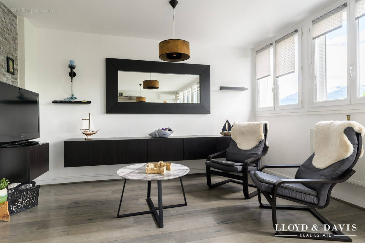 Appartement à MEYLAN