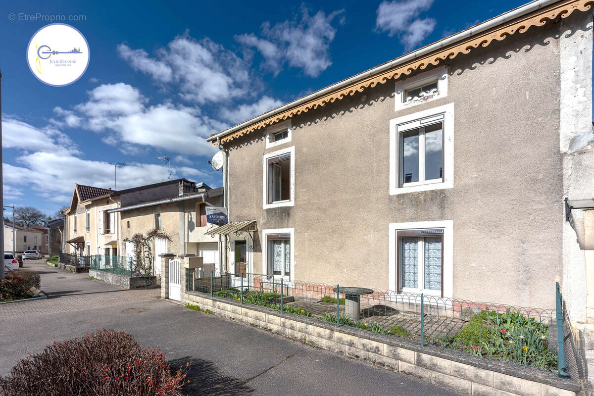 Maison à DOMPAIRE
