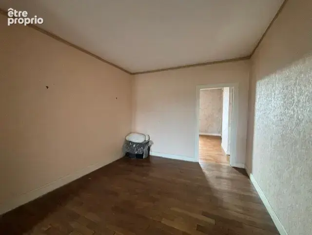AUTUN, en centre ville, immeuble de rapport libre de 3 T3 avec cour et dépendances. - photo 12