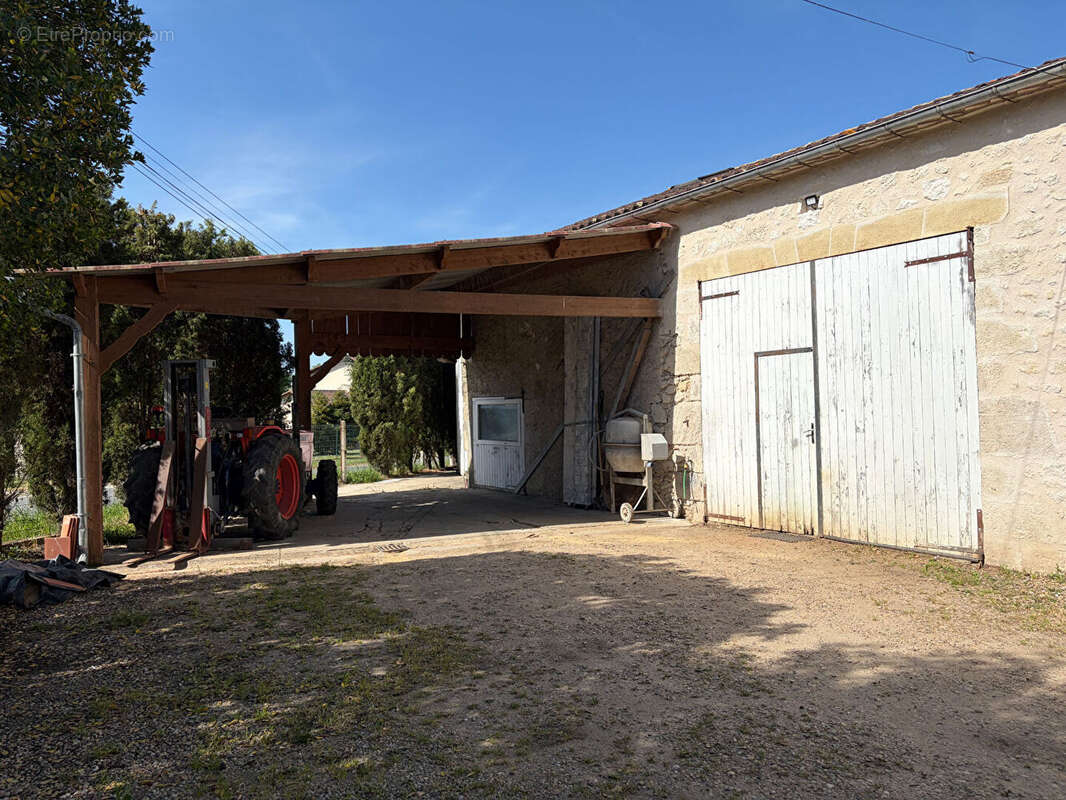 Maison à MONTPEYROUX
