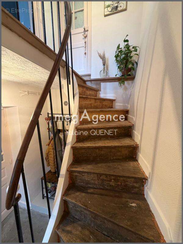 Maison à ENTRAYGUES-SUR-TRUYERE