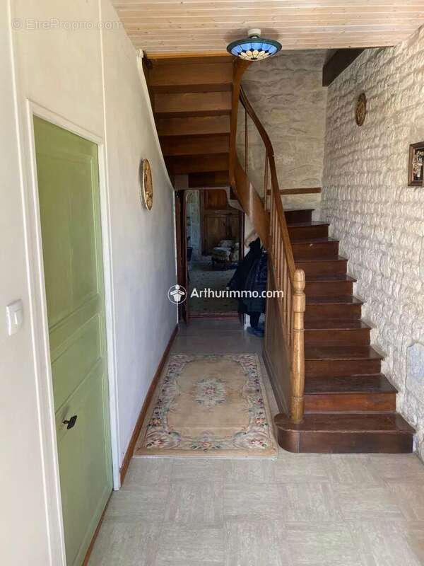 Maison à SAINT-GEORGES-DE-LONGUEPIERRE