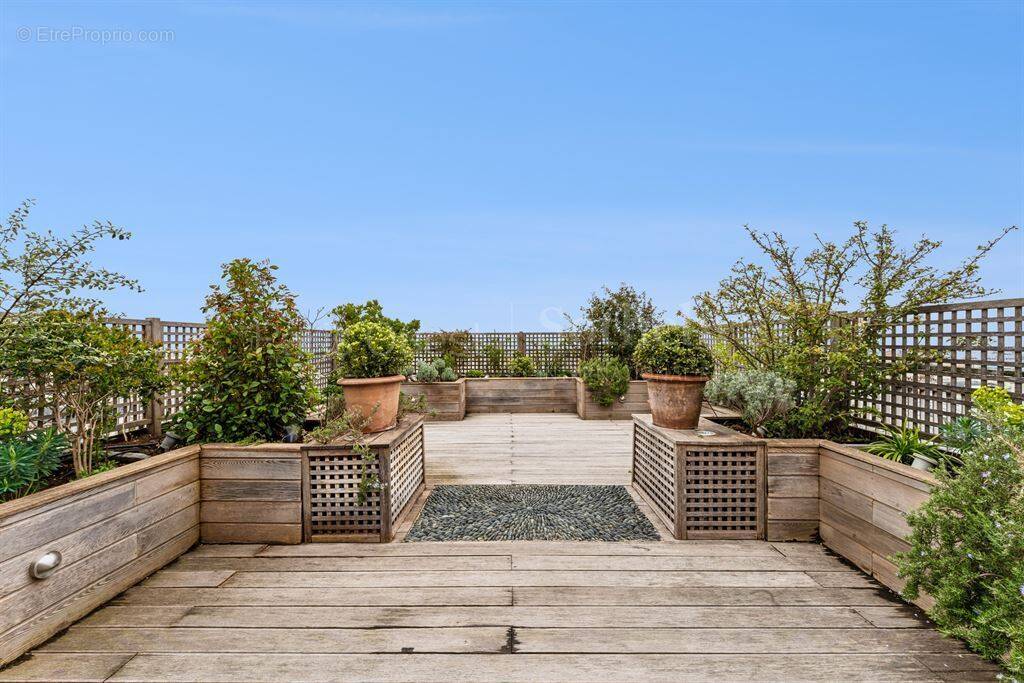 Appartement à PARIS-16E