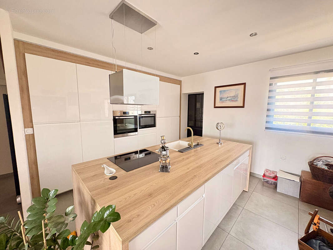 Maison Laudun - 6 pièces - 145 m² - photo 4