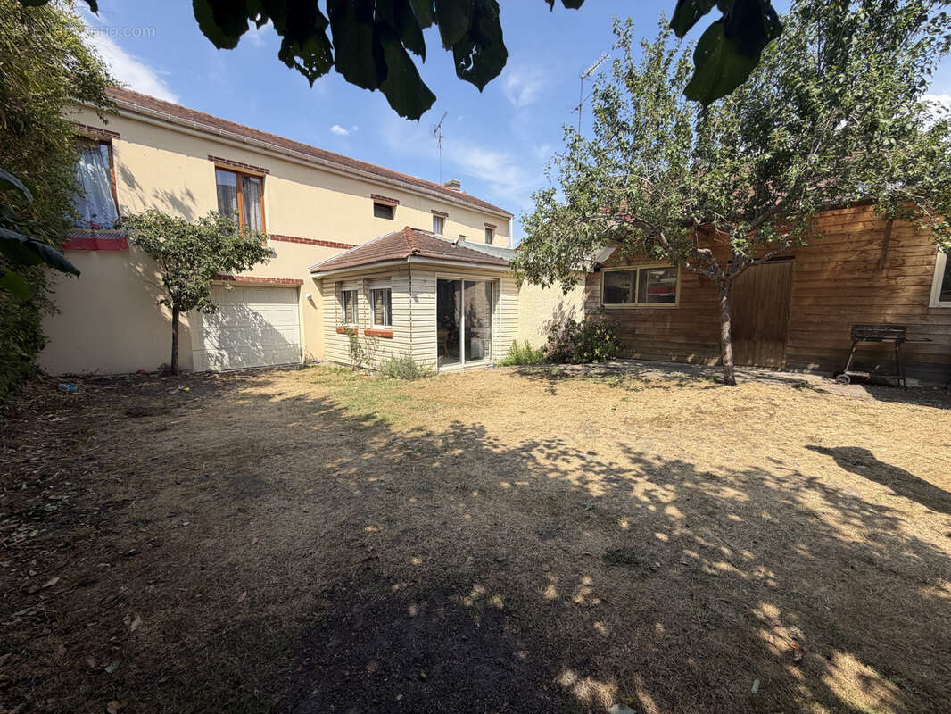 Maison familiale de 130 m2 à Le Petit-Quevilly. - photo 2