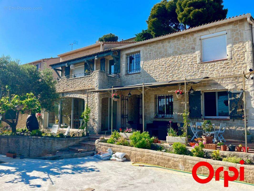 Appartement à MARSEILLE-11E