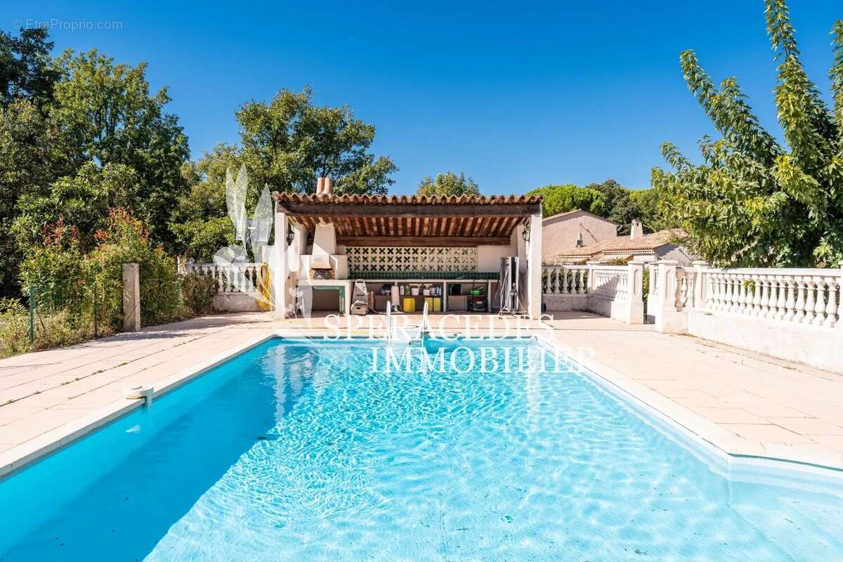 Maison à MONTAUROUX