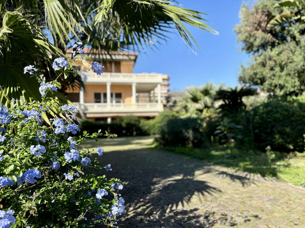 Appartement d’Exception au Cœur d'une Villa en Bord de Mer - photo 4
