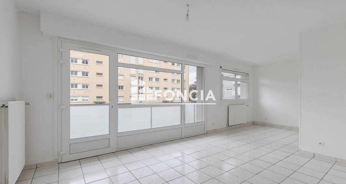 Appartement à PETIT-COURONNE