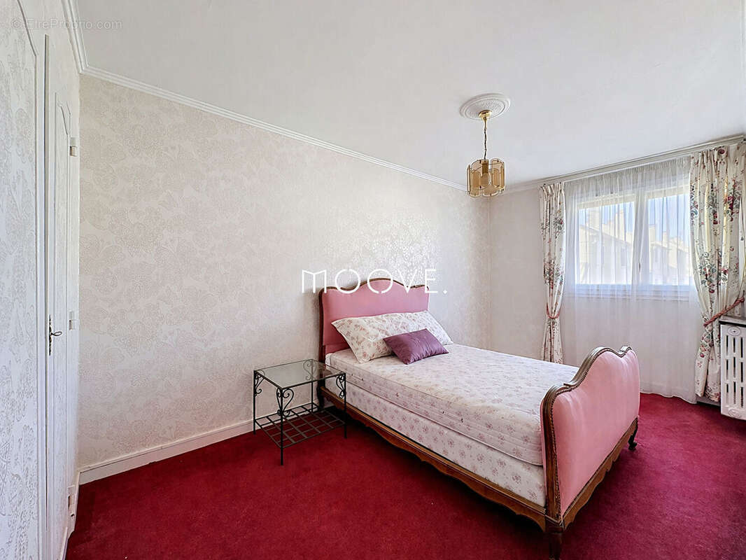 Maison à SAINT-ETIENNE-DU-ROUVRAY