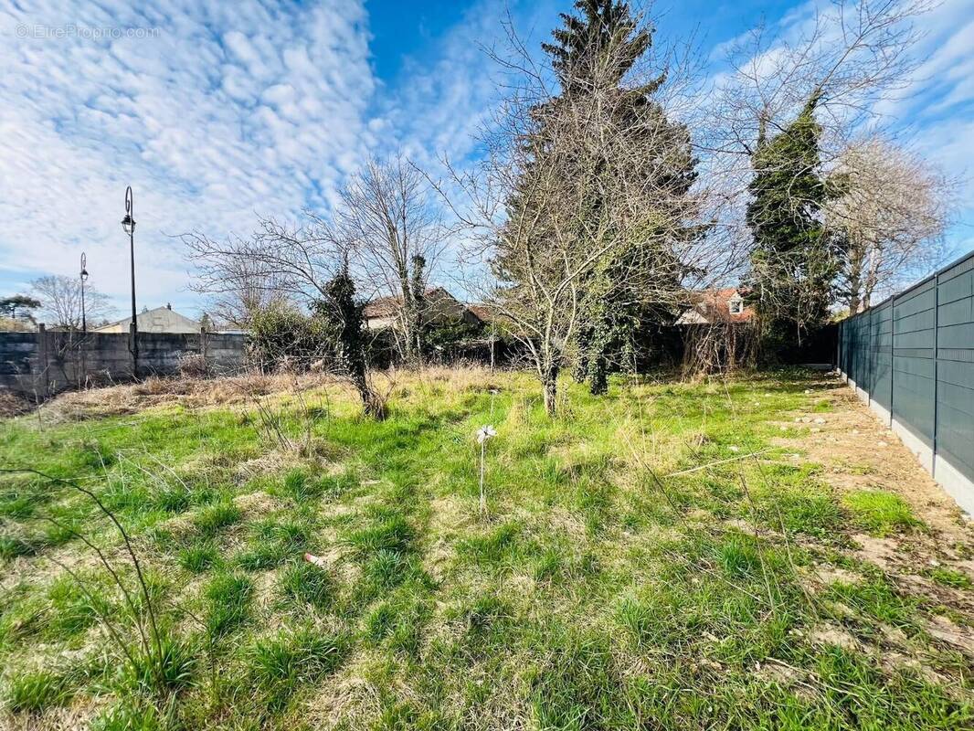 Terrain à SAINT-VRAIN