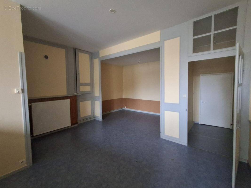 Appartement à SAINT-LEONARD-DE-NOBLAT