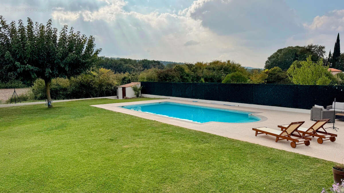 Maison à CHATEAUNEUF-LE-ROUGE
