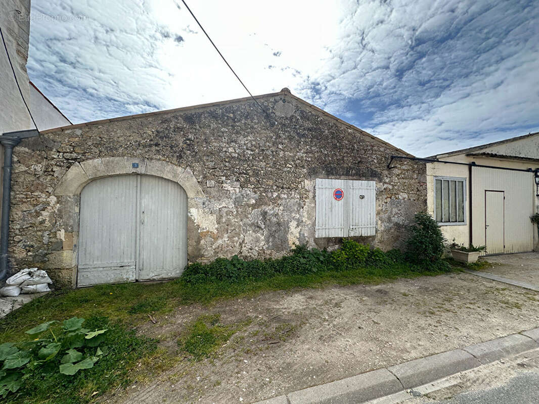 Maison à SAINT-JUST-LUZAC