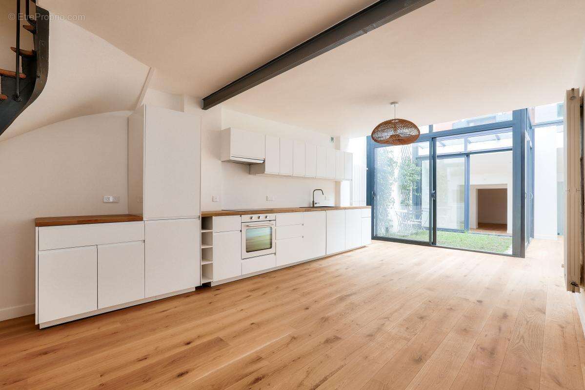 Commerce à PARIS-20E