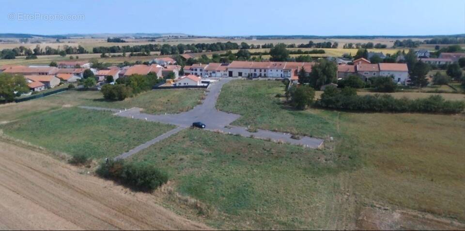 Terrain à CLEMERY