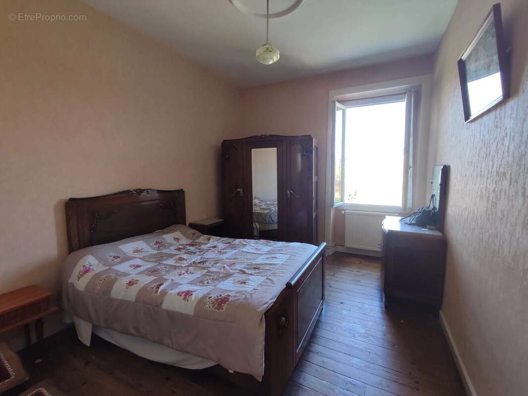 Maison à PIEGUT-PLUVIERS