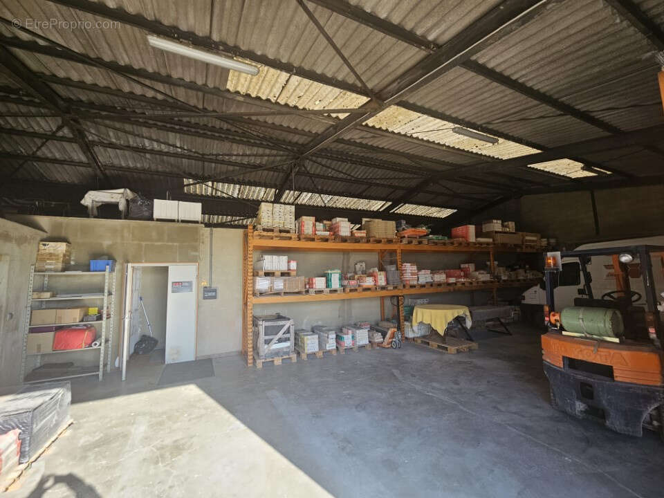 Commerce à PONT-SAINTE-MARIE