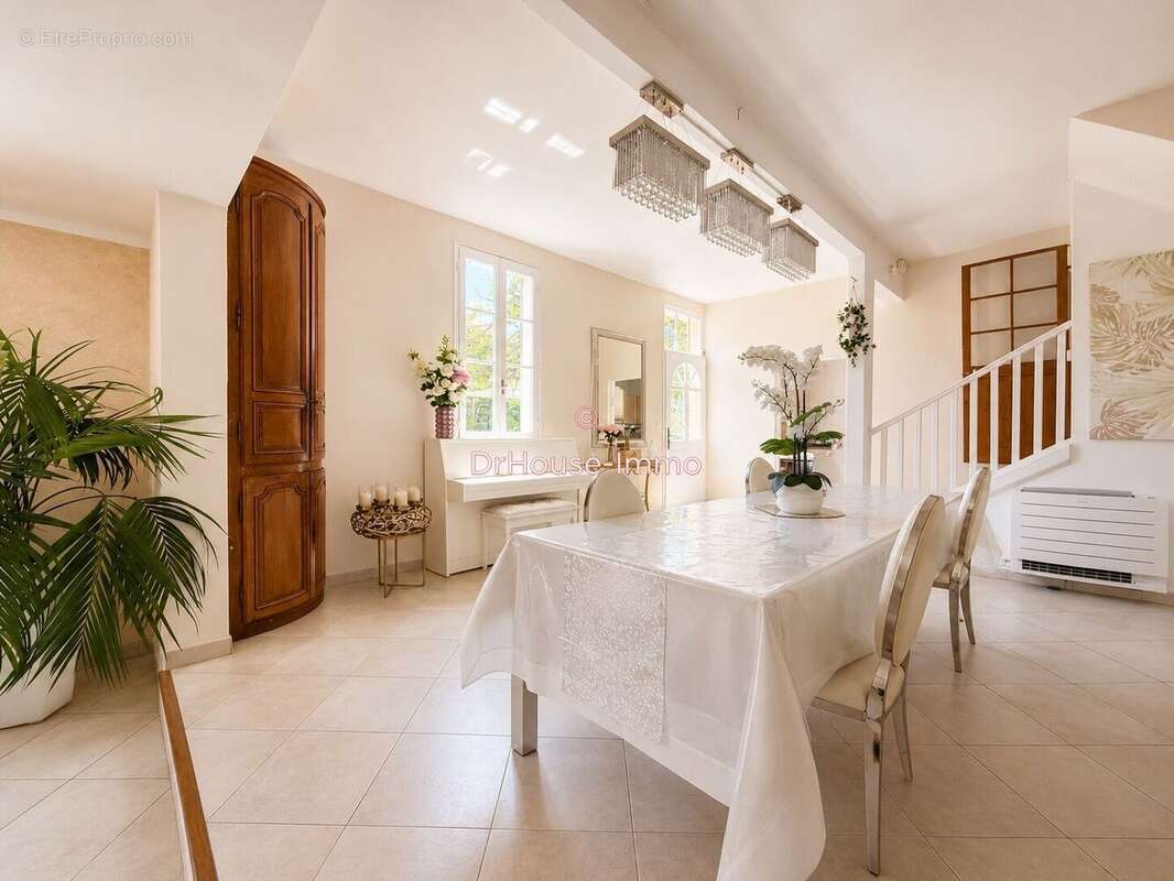 Maison à SAINT-LAURENT-DU-VAR