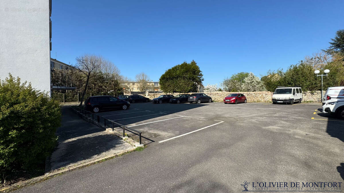 Appartement à NEAUPHLE-LE-CHATEAU