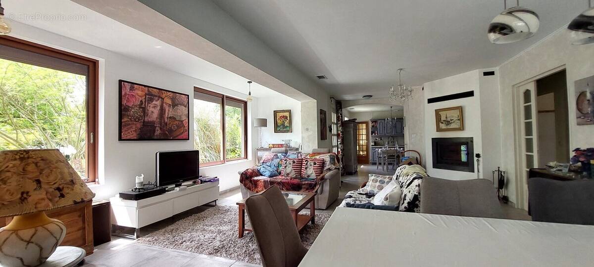 Maison à MILHAC-D&#039;AUBEROCHE