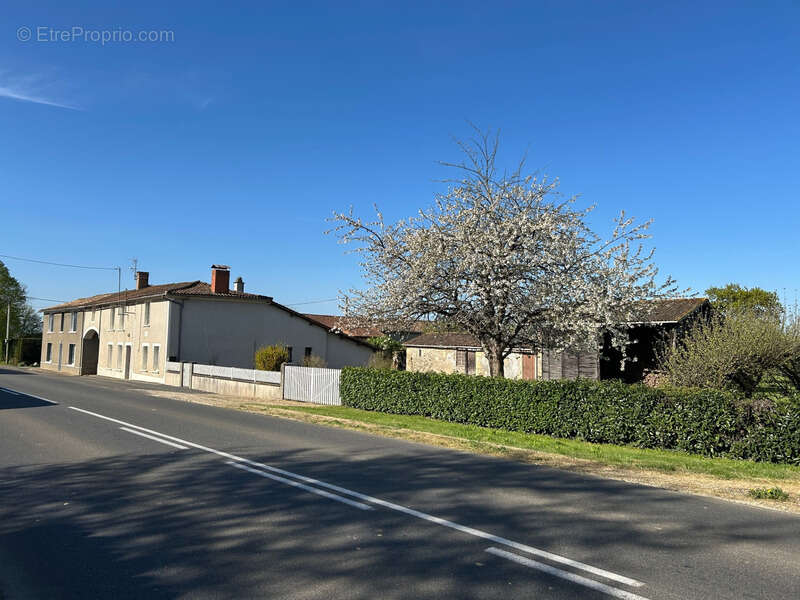 Maison à CHANTECORPS