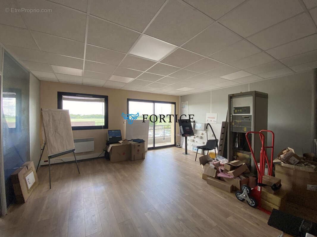 Commerce à COURRIERES