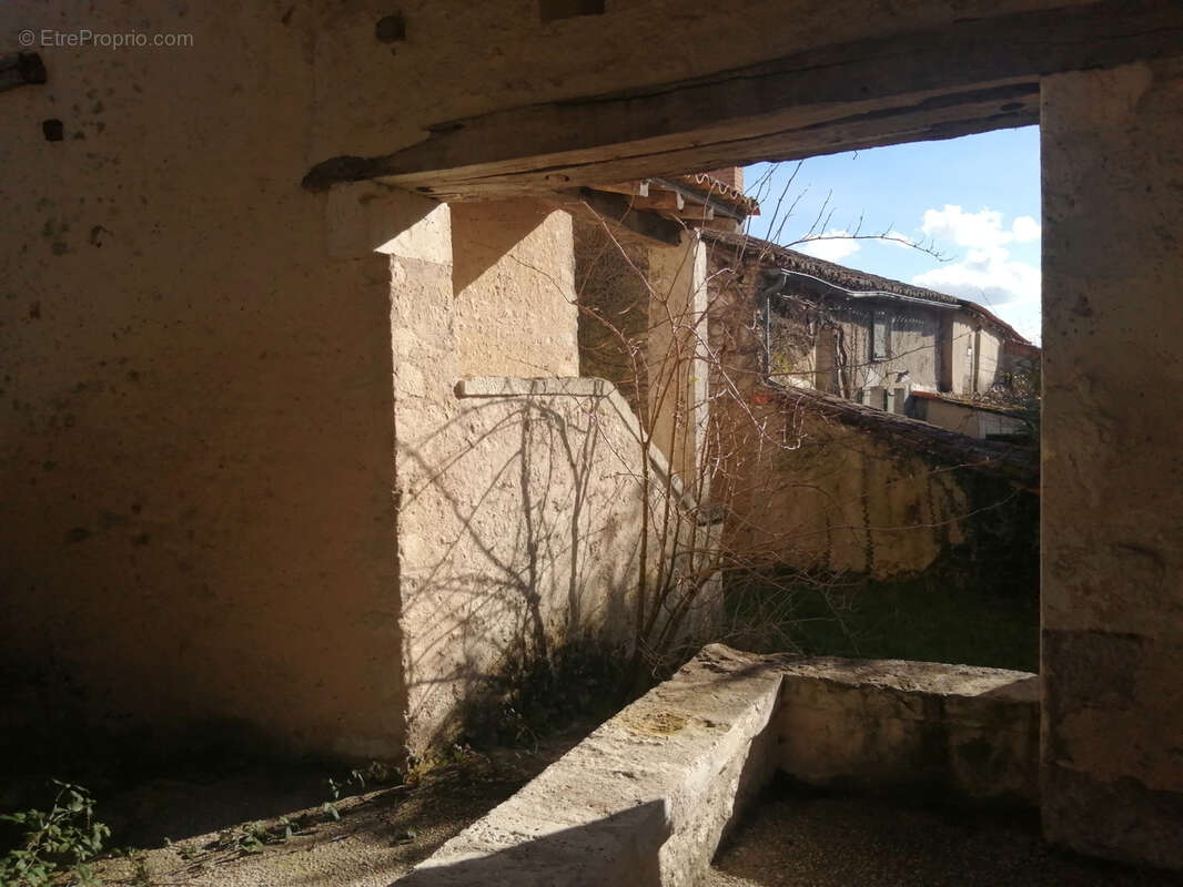 Maison à VILLEBOIS-LAVALETTE