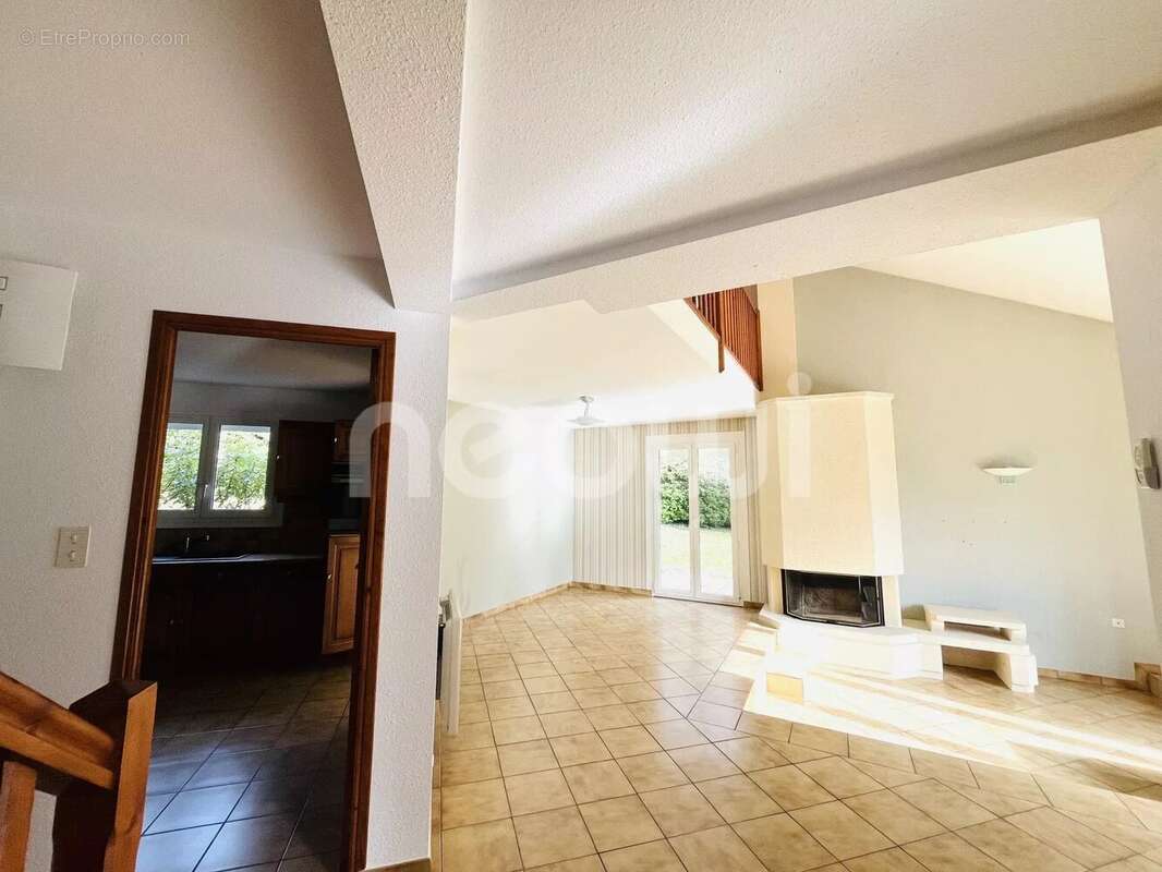 Maison à CHARBONNIERES-LES-VIEILLES