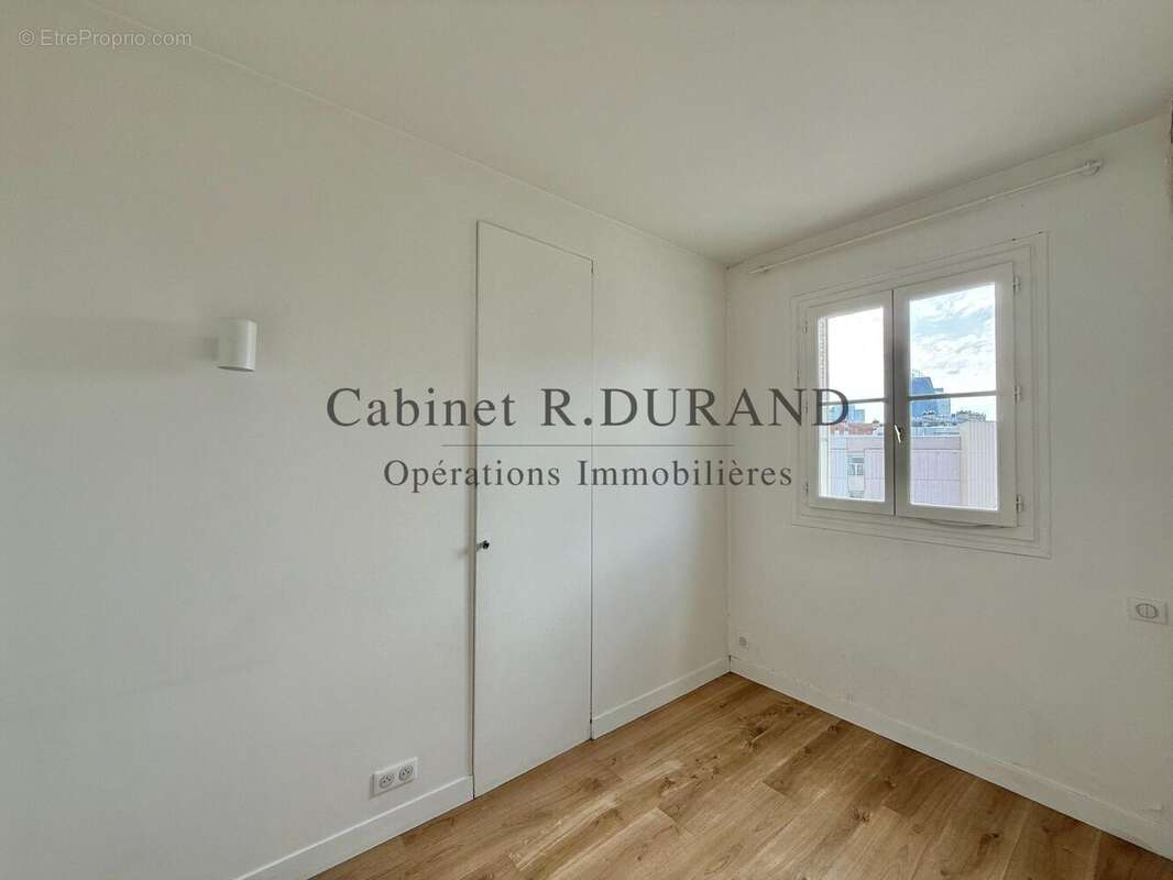 Appartement à COURBEVOIE