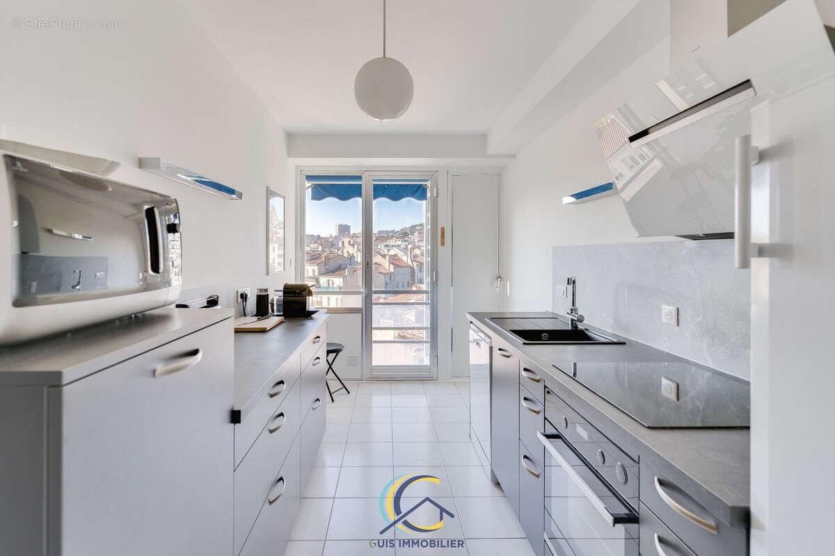 Appartement à MARSEILLE-6E
