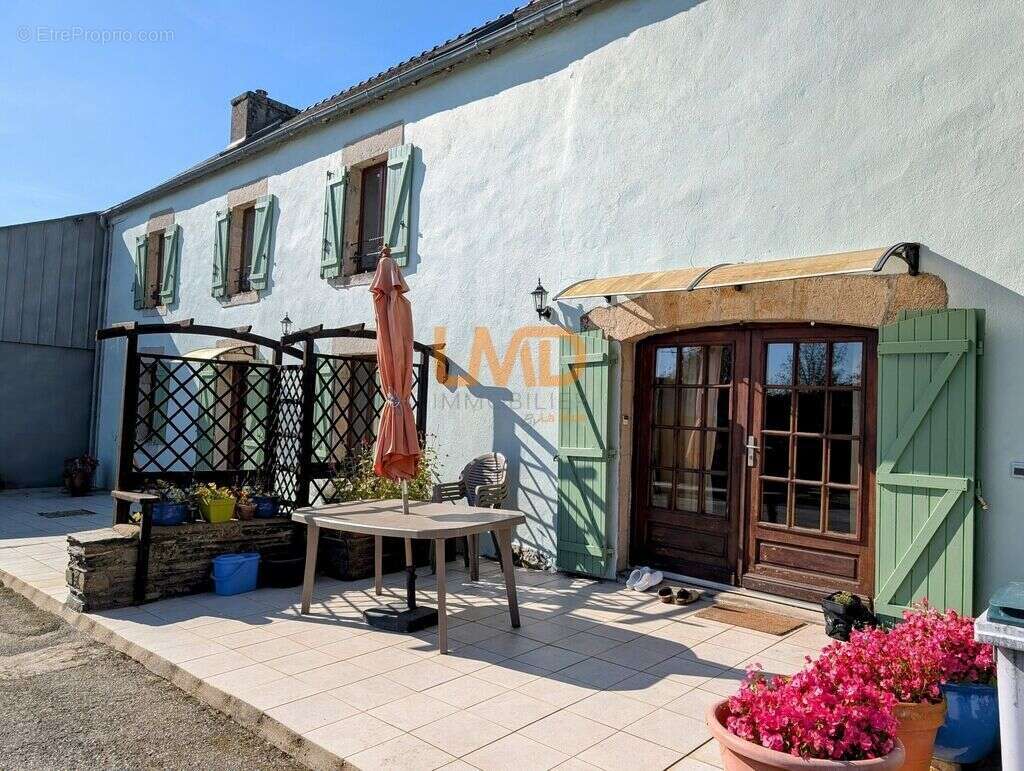 Maison à SAINT-COULITZ