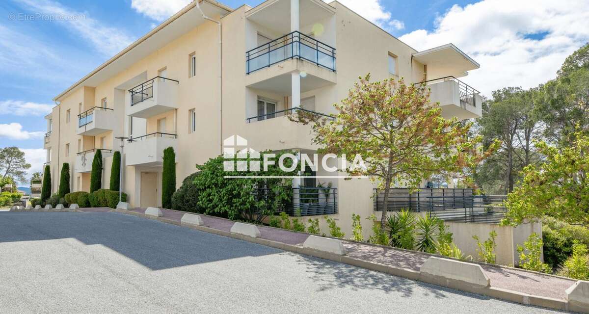 Appartement à ROQUEBRUNE-SUR-ARGENS