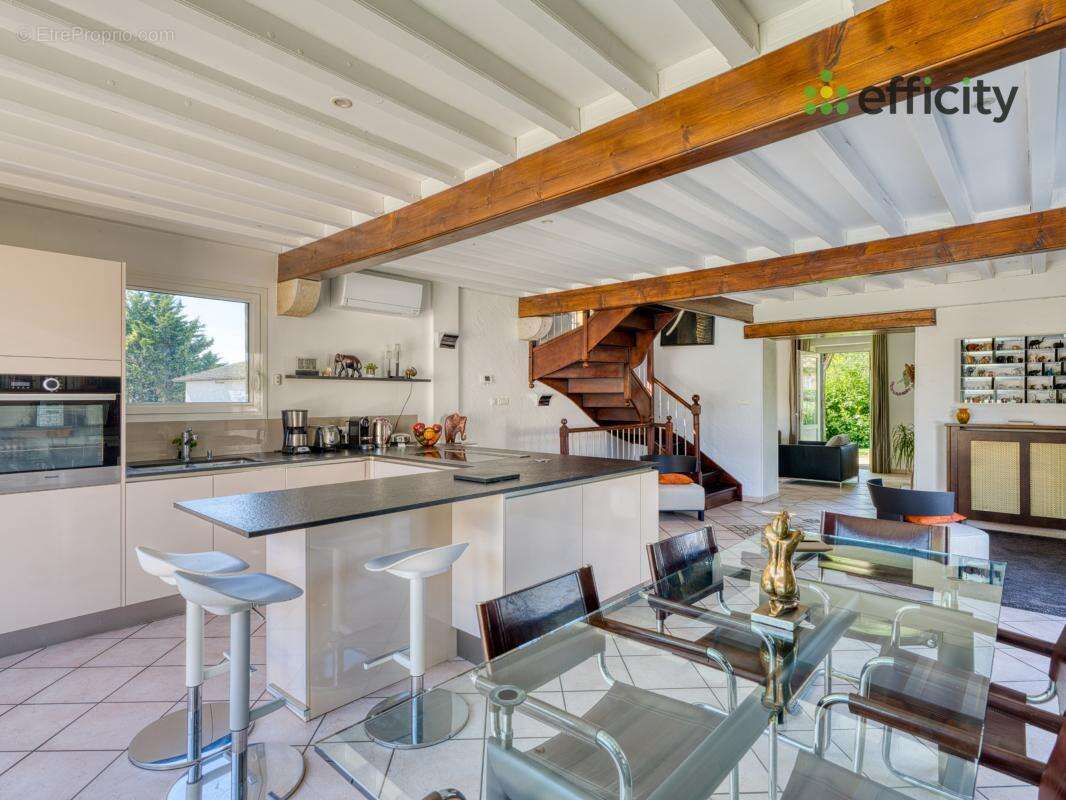 Maison à SATOLAS-ET-BONCE