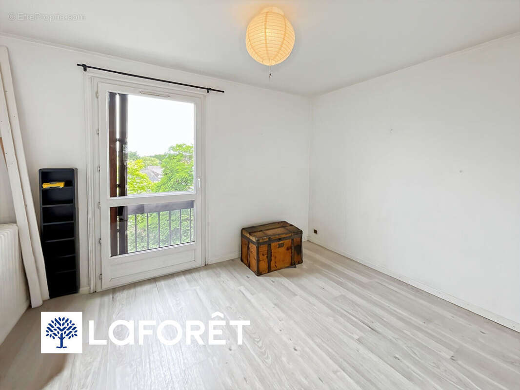 Appartement à SAINTE-GENEVIEVE-DES-BOIS