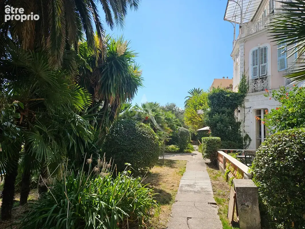 Appartement  bourgeois de caractère à Grasse 106  m2 - photo 10