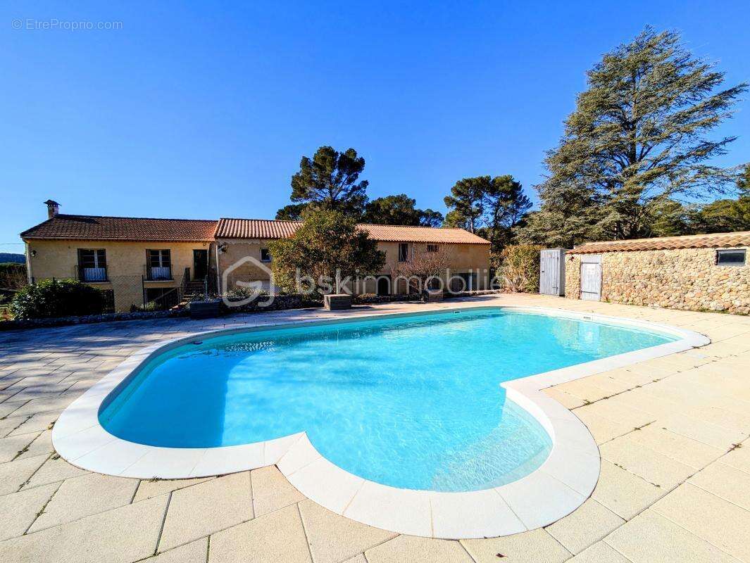 Maison à VILLECROZE