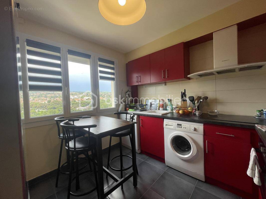 Appartement à CREISSELS