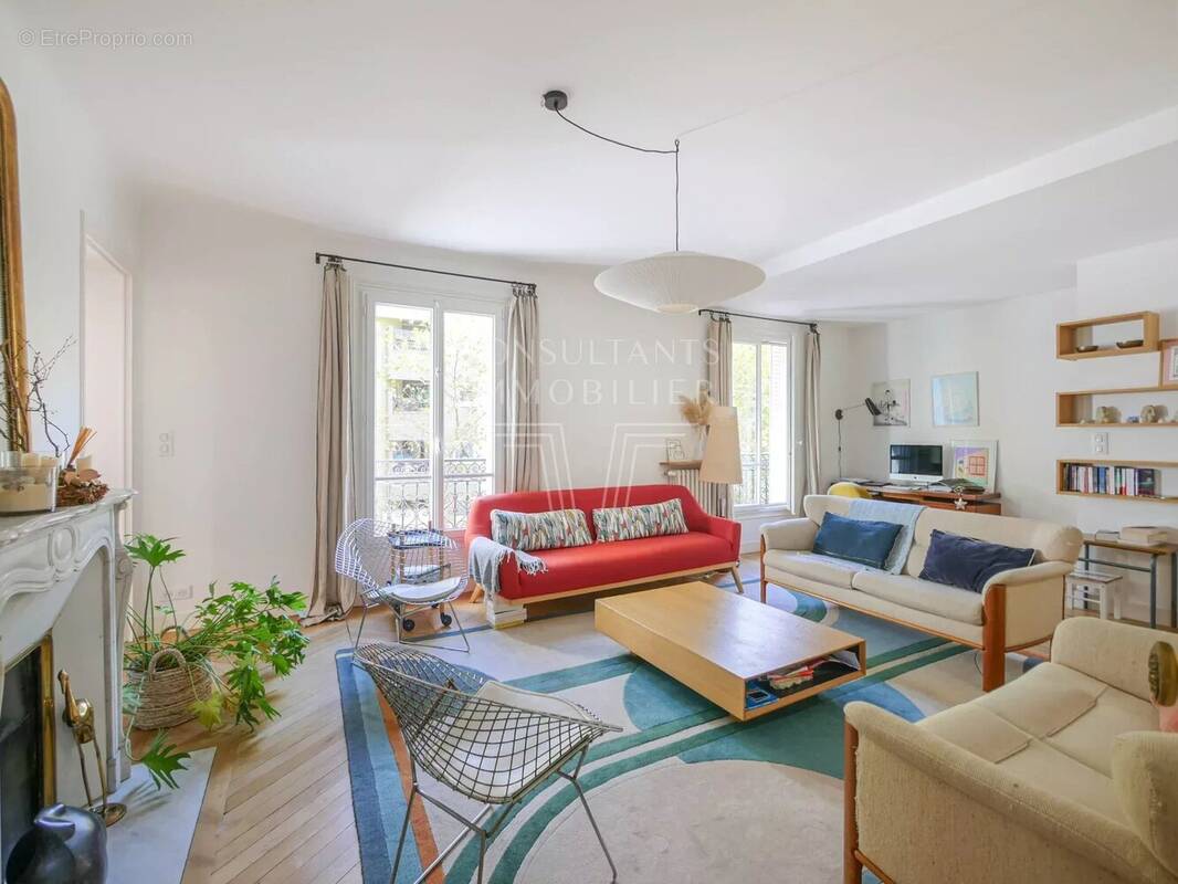 Appartement à PARIS-16E