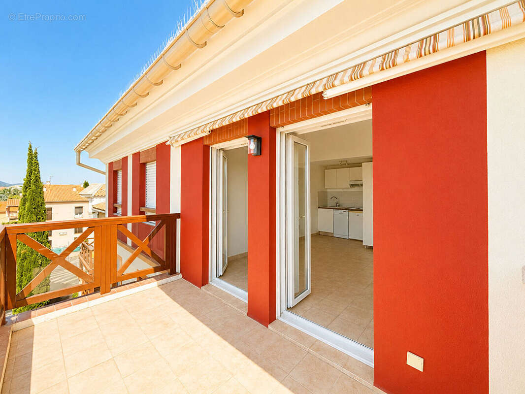 PORT FRÉJUS Duplex avec terrasse, garage et vue dégagée - photo 2