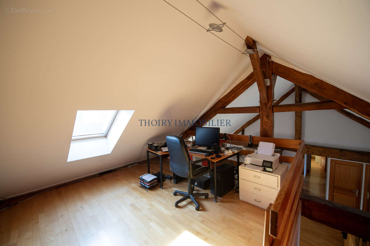 Propriété du 19e siècle en pierres apparentes de 210 m2 habitables + dépendance sur 1281 m2 de terrain - photo 17