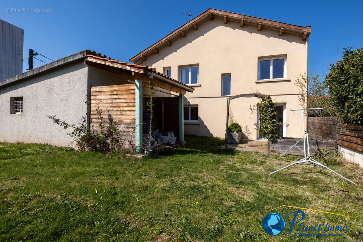 Maison à VEAUCHE
