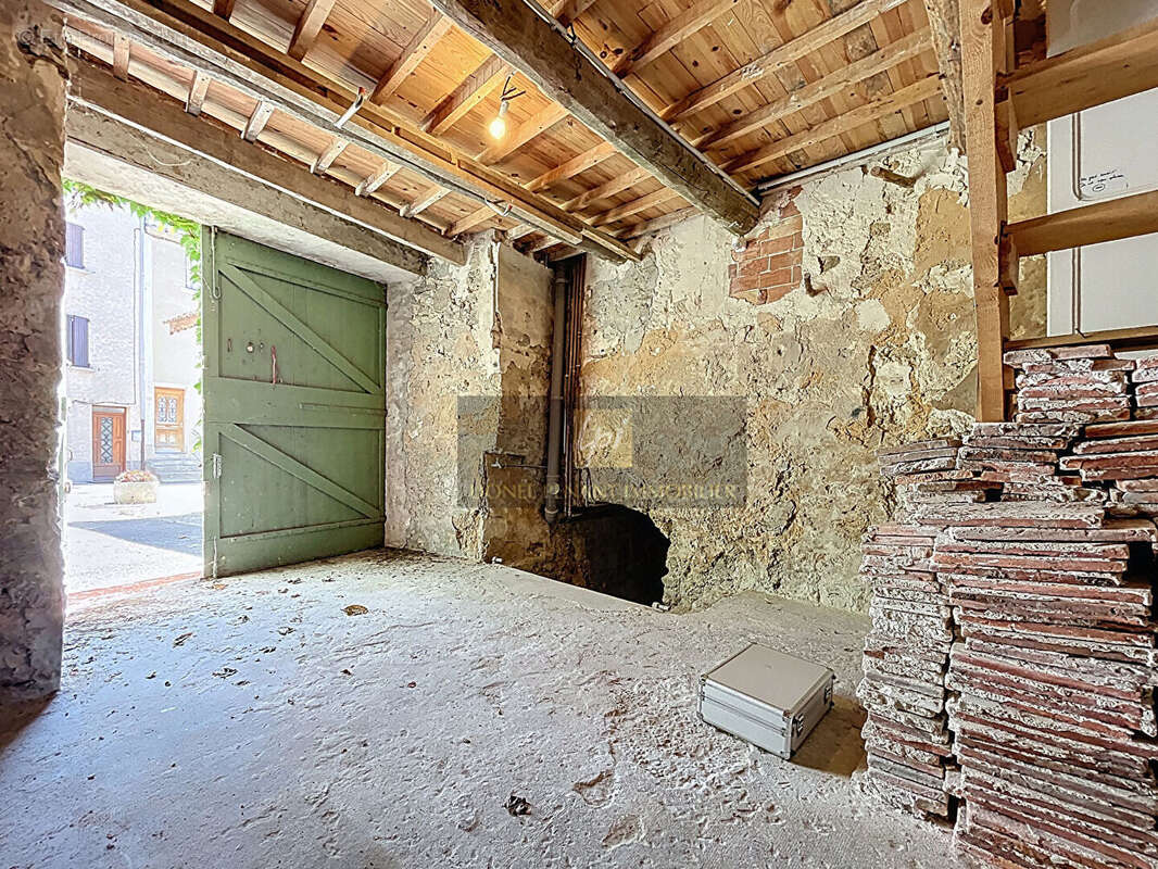 Maison à PERNES-LES-FONTAINES