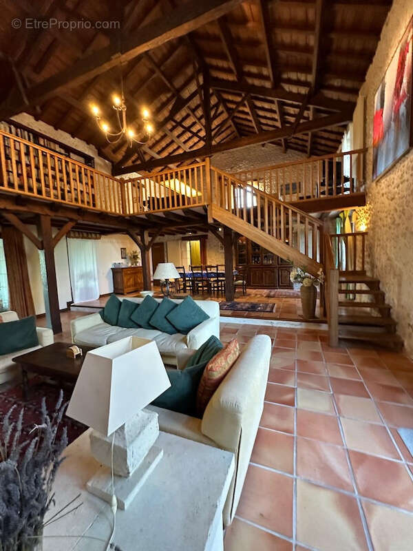 Belle maison en pierre  avec piscine.   Maison avec grand  jardin, gite et piscine - photo 17